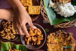 Ini Dia 5 Kebiasaan Unik Orang Indonesia Saat Makan, Apa Kamu Salah Satunya?