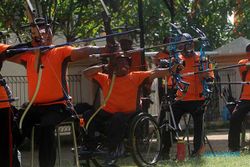 Latihan Atlet Panahan NPC Jawa Tengah Menjelang Peparnas XVI Papua