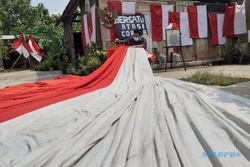 HUT RI, Pemilik Museum di Sukoharjo Ini Pasang 100 Bendera Merah Putih dan Jahit Bendera Raksasa