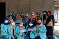 Tim KKN UNS 219 Ajak Ibu-Ibu PKK Desa Malangan Sukoharjo Bikin Sabun Herbal