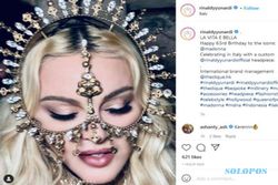 Headpiece Karya Rinaldy Dikenakan Madonna saat Rayakan Ultah