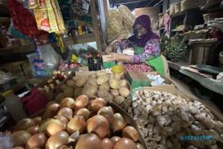Harga Bahan Pokok Anjlok Gegara PPKM, Pedagang Pasar Di Karanganyar Merana