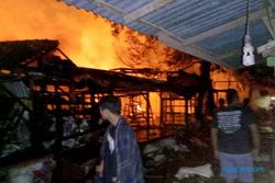 Pasar Janglot Tangen Sragen Terbakar, Puluhan Los Ludes