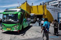 Bus untuk Layanan Transportasi Atlet PON XX Tiba di Jayapura Papua