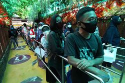 Vaksinasi Covid-19 Sambil Berwisata di Kebun Binatang Surabaya