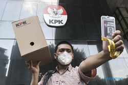 Pegawai KPK Tak Lolos TWK Kemas Barang Tinggalkan Gedung Merah Putih Jakarta