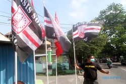 Dukung Persis Solo, Pasoepati Pasang Bendera Sambut Liga 2 2021/2022