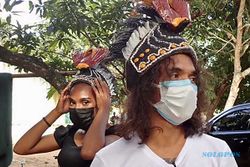 Kaka Slank Apresiasi Topi Cendrawasih Bikinan Perajin Papua