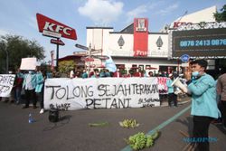 Perjuangkan Nasib Petani, Mahasiswa Soloraya Unjuk Rasa di Ngarsopuro Solo