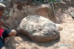 Weladalah! Batu Keramat di Desa Gebang Sragen Tak Bisa Dipindah Meski Pakai Eskavator