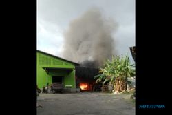 Kebakaran Hebat Landa di Pabrik Kayu Mojosongo Solo