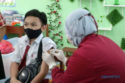 Meski Takut, Siswa SD di Madiun Rela Disuntik Vaksin Demi Belajar di Sekolah