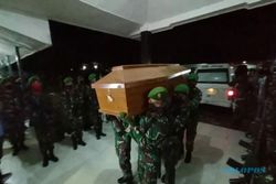 Jenazah Empat Prajurit Korban Penyerangan Separatis Dievakuasi ke Kota Sorong