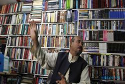 Enggan Menutup Toko Buku di Kabul demi Melestarikan Sejarah
