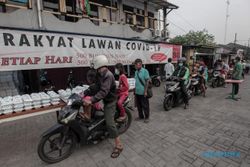 Pembagian Makanan Gratis, Solidaritas Lawan Covid-19 di Jakarta