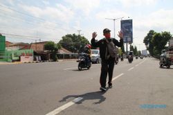 Penuhi Nazar, Guru Honorer Jalan Kaki Klaten-Jogja setelah Lolos PPPK
