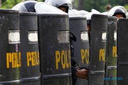 Mahasiswa Dibanting Polisi Ala Smackdown Saat Demo Di Tangerang