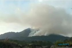Lereng Gunung Batur Di Gianyar Bali Terbakar