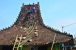 106 Rumah Rusak Diterjang Angin Puting Beliung di Kudus