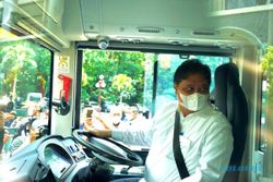 Airlangga Hartarto Berikan Bus Listrik dan Mikrobus Rp7,7 Miliar ke UGM