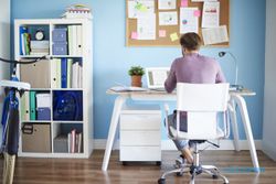 7 Tips Memilih Kursi Kerja Kantor untuk Kesehatan