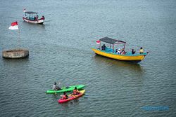 Asyiknya Menyusuri Sungai Opak dengan Perahu Wisata di Kretek Bantul