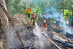 Bakar Rumpun Bambu, Rumah Warga Jumantono Ikut Terbakar