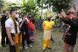 Gubernur Ganjar Ajak Mahasiswa Aceh Perbaiki Makam Pocut Meurah Intan