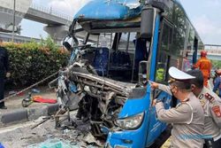 Kecelakan Maut 2 Bus Transjakarta 2 Meninggal, Sopir Diduga Ngantuk