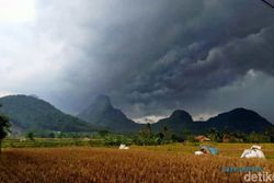 Ritual Buang Celana Dalam di Gunung Sanggabuana, Begini Faktanya