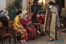 Ratna Busana dan Selvi Ananda Ajak Masyarakat Pakai Batik sesuai Pakem