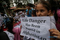 Pencari Suaka Asal Afghanistan Kembali Aksi di Kantor UNHCR Jakarta