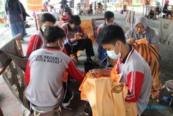 SMKN 1 Rota Bayat Jadi Jujugan Pelatihan Batik Pewarna Alami dari Tanah