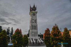 Menikmati Suasana Pagi di Jam Gadang, Ikon Kota Bukittinggi Sumbar
