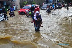 Tanggul Sungai Dawe Jebol, Rumah dan Jalan di Kudus Terendam Banjir