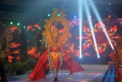 Tujuh Daerah Pamerkan Kostum Karnaval dalam Jember Fashion Carnival