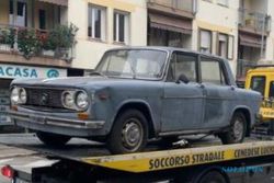 Kisah Unik 40 Tahun Mobil Tua Parkir di Italia