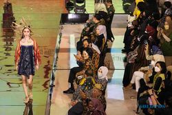 Surabaya Fashion Week 2021 Bangkitkan Ekonomi UMKM, Ini Foto-Fotonya