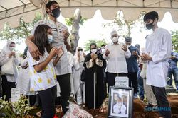 Pemakaman Legenda Bulu Tangkis Verawaty Fajrin di Tanah Kusir Jakarta