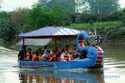 Cobain Wisata Susur Sungai Pakai Perahu Naga di Kali Juwana Pati