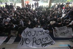 Mahasiswa UNS Solo 3 Jam Negosiasi dengan Pejabat Kampus soal Menwa