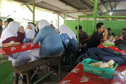 Pedagang Kuliner di Solo Rela Untung Berkurang asal Pelanggan Tak Kabur