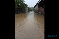 Waduh! Kawasan Kantor Kecamatan Weru Sukoharjo Tergenang Banjir