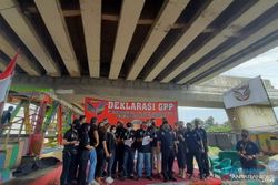 Sukarelawan Ganjar Deklarasikan Dukungan di Pinggir Kali Ciliwung