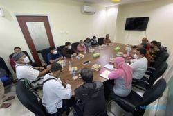 Warga Nguter Laporkan Temuan Pencemaran Limbah PT RUM ke DLH Sukoharjo