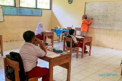 Guru & Duta Kampus Mengajar Bekali AKM Siswa Kelas V SDN 3 Tirtosworo