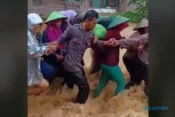 Viral! Polisi Terjang Banjir Demi Evakuasi Ibu-ibu di Sumenep Madura