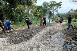 Iuran, Warga Sidorejo Klaten Swadaya Perbaiki Jalur Evakuasi Merapi