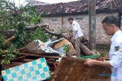 Angin Kencang Terjang Madiun, Ratusan Rumah Warga Rusak