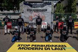 Aktivis Buruh Migran Bersama Greenpeace Aksi Stop Perbudakan di Laut